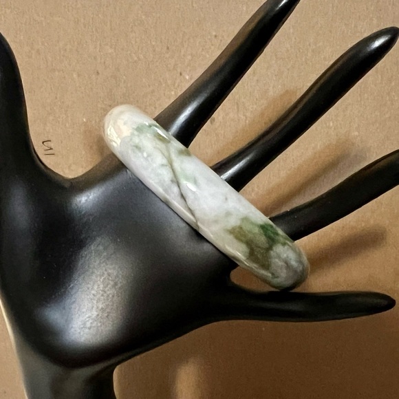 Jadeite Bangle with authentication card. - Picture 2 of 4